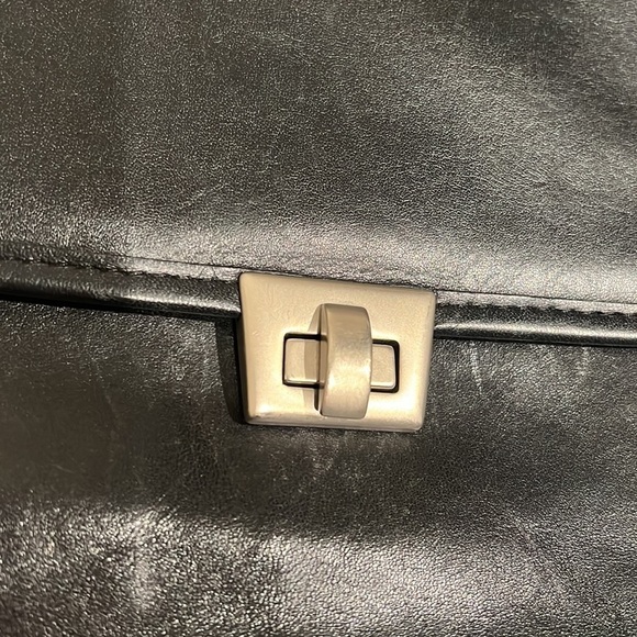 Hartmann vintage leather purse, black, toggle flap closure, EUC - Picture 3 of 16